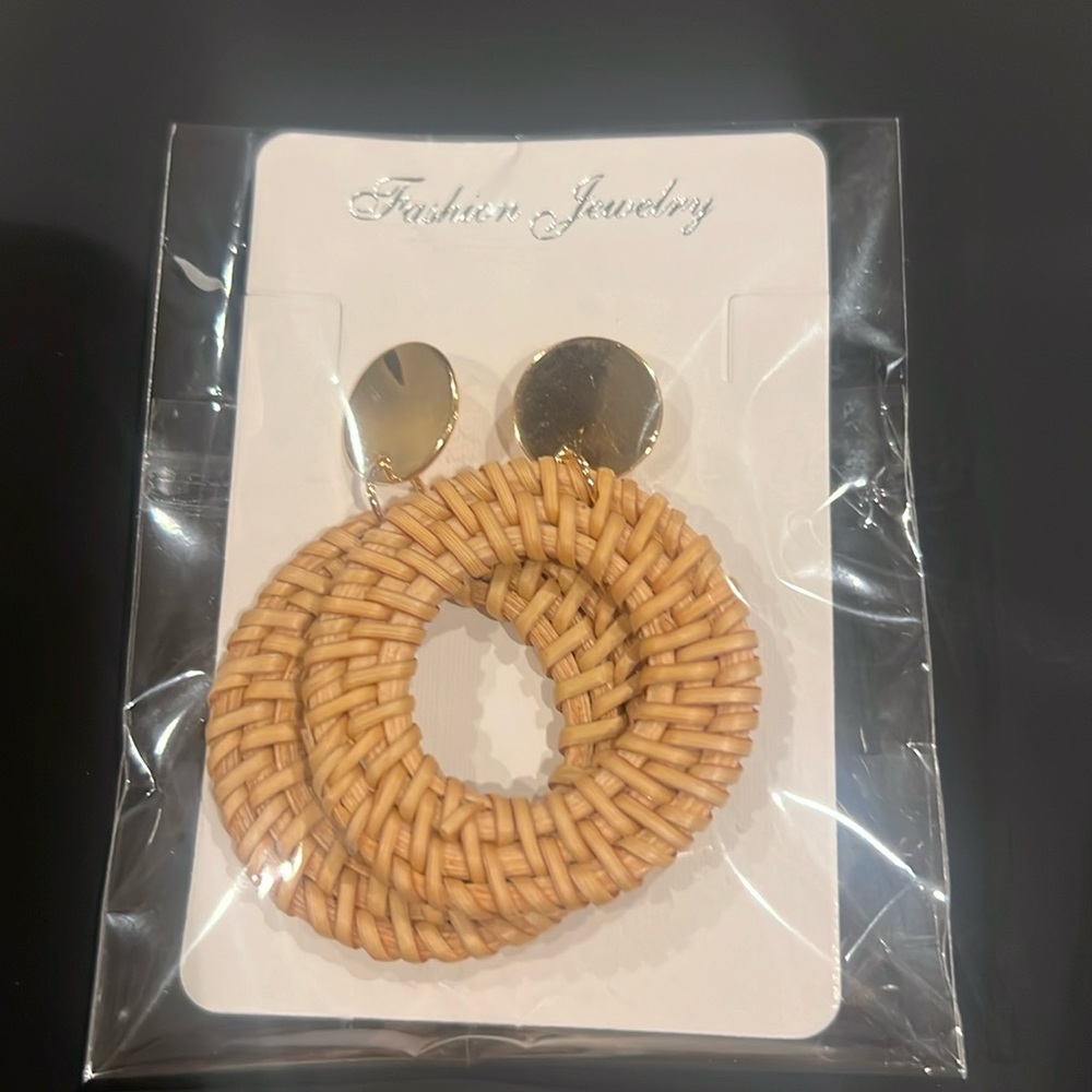 NWT * Fashion Jewelry Tan Rattan Earrings